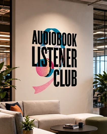 Napis Audiobook Listener Club wydrukowany na ścianie biura